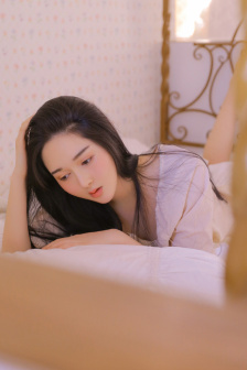 公车上顶短裙内裤摩擦小说